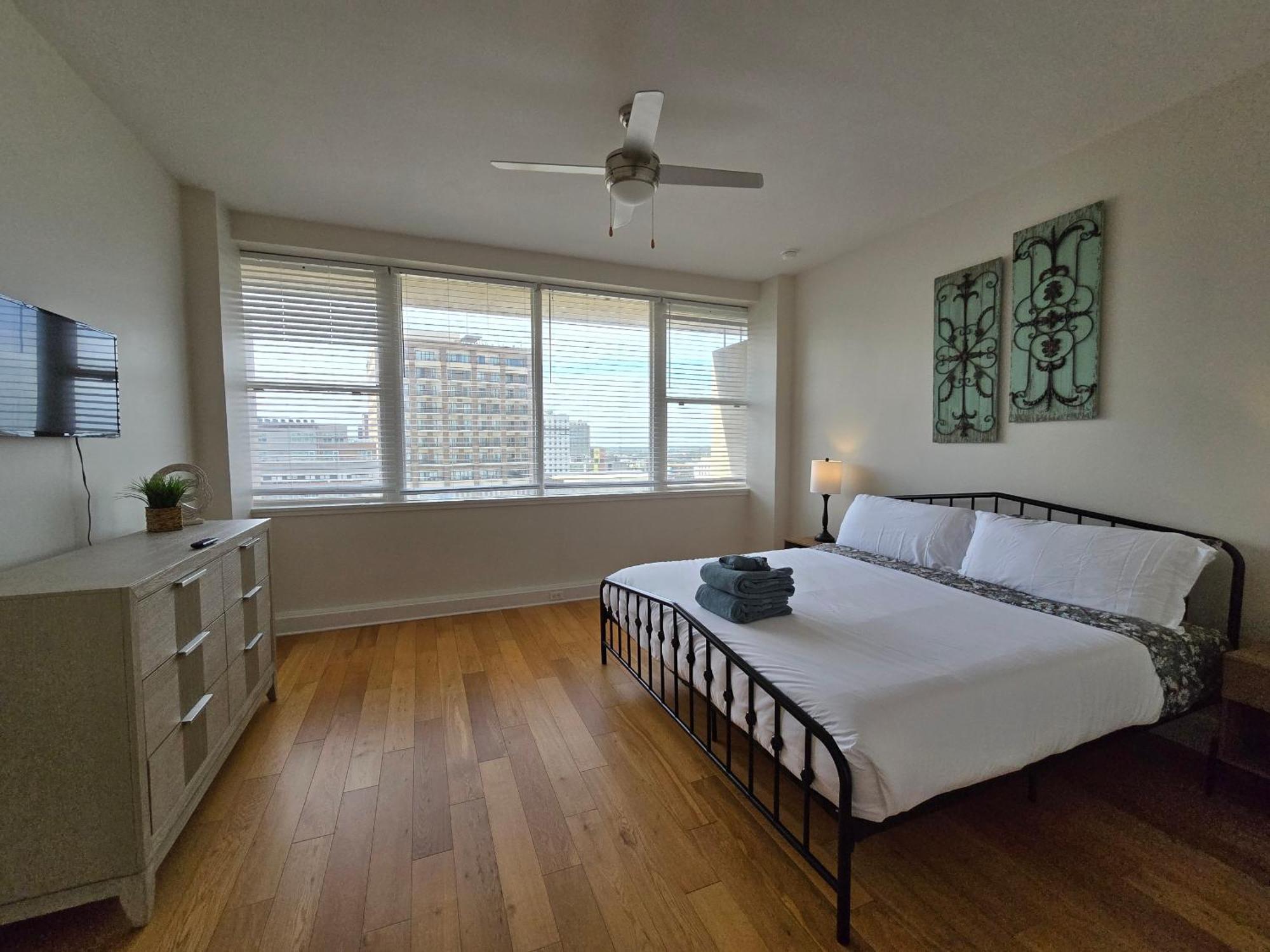 Amazing Condos Beautiful View 2 Blocks To French Quarter, Small Rooftop Pool, Gym, Seanger Theater, Super Dome, And Bourbon St New Orleans Phòng bức ảnh