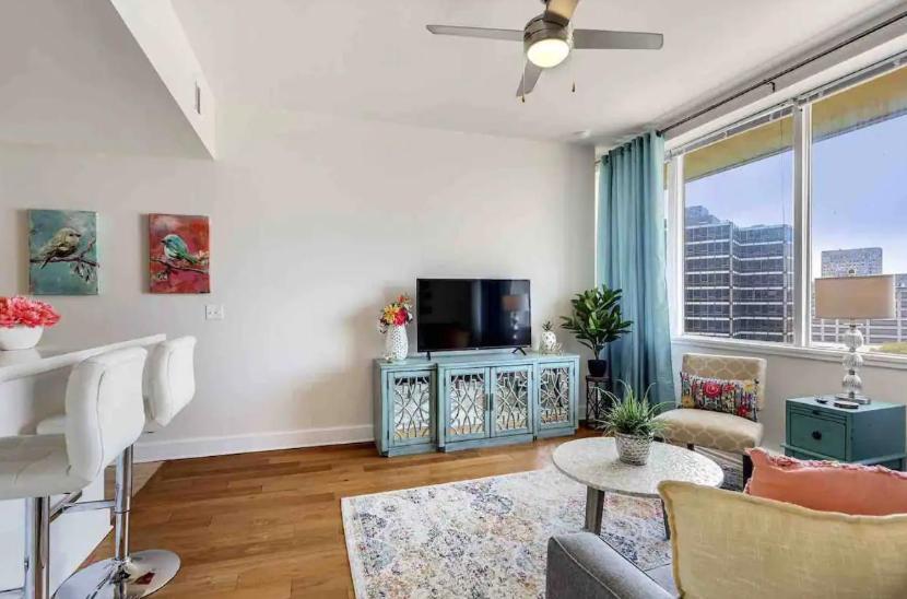 Amazing Condos Beautiful View 2 Blocks To French Quarter, Small Rooftop Pool, Gym, Seanger Theater, Super Dome, And Bourbon St New Orleans Phòng bức ảnh