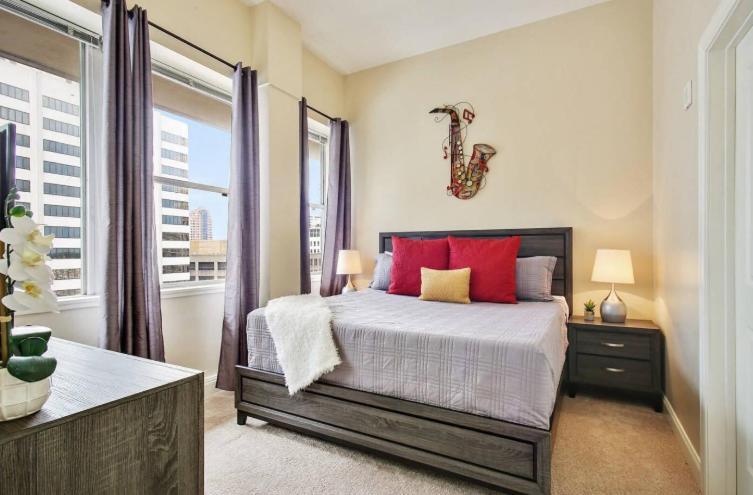 Amazing Condos Beautiful View 2 Blocks To French Quarter, Small Rooftop Pool, Gym, Seanger Theater, Super Dome, And Bourbon St New Orleans Ngoại thất bức ảnh