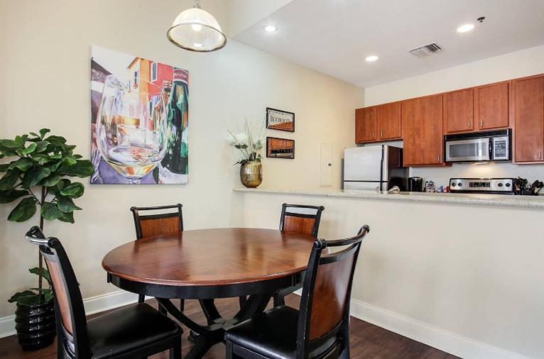Amazing Condos Beautiful View 2 Blocks To French Quarter, Small Rooftop Pool, Gym, Seanger Theater, Super Dome, And Bourbon St New Orleans Phòng bức ảnh