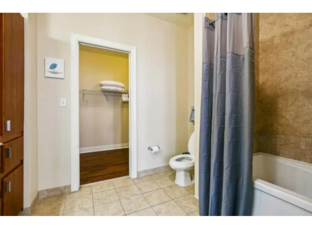 Amazing Condos Beautiful View 2 Blocks To French Quarter, Small Rooftop Pool, Gym, Seanger Theater, Super Dome, And Bourbon St New Orleans Phòng bức ảnh