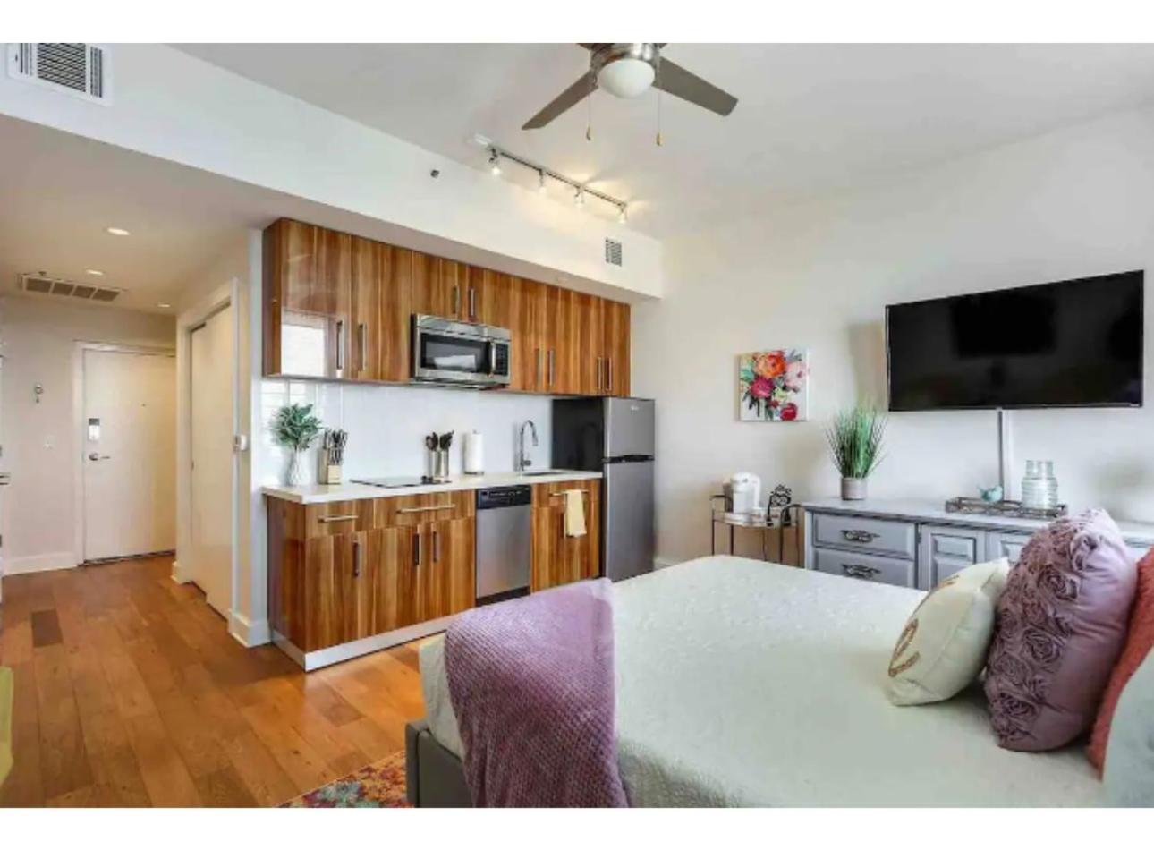 Amazing Condos Beautiful View 2 Blocks To French Quarter, Small Rooftop Pool, Gym, Seanger Theater, Super Dome, And Bourbon St New Orleans Phòng bức ảnh